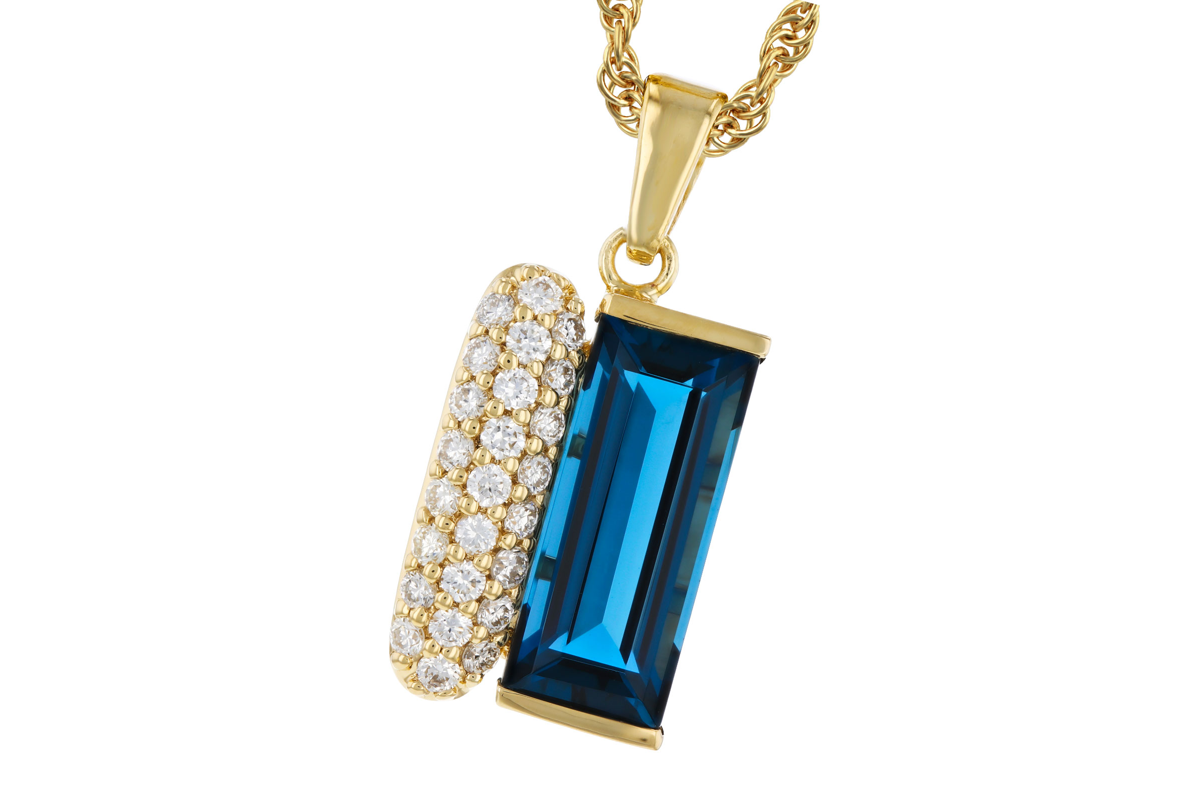 C321-39032: NECK 2.67 LONDON BLUE TOPAZ 2.92 TGW (12x5MM BT)