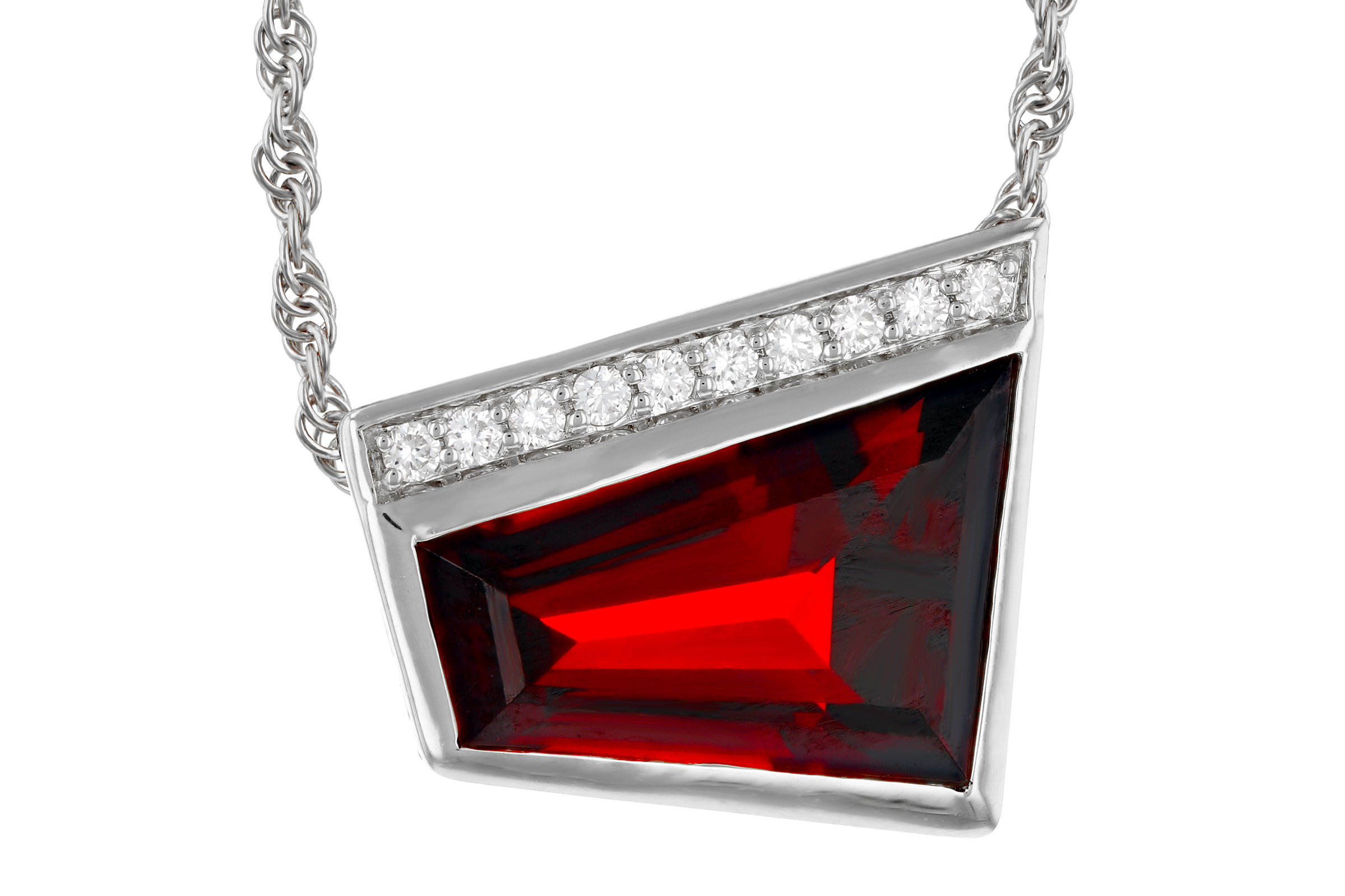 F321-39059: NECKLACE 3.92 GARNET 4.00 TGW