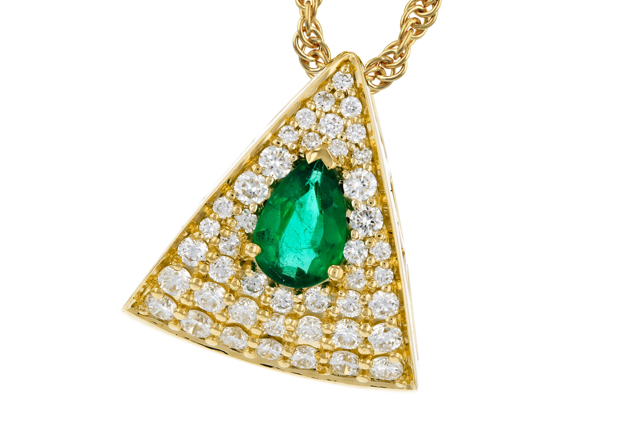 L321-39068: NECKLACE .26 EMERALD .60 TGW (6x4MM EM)